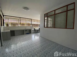 Casa adosada en venta de 3 habitaciones en Mueang Rayong, Rayong