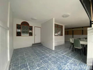 Casa adosada en venta de 3 habitaciones en Mueang Rayong, Rayong