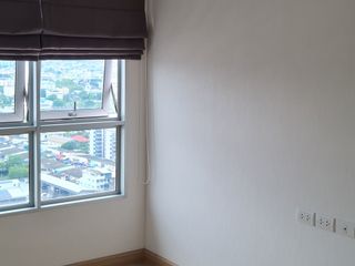 For sale 2 bedrooms condo in Mueang Samut Prakan, Samut Prakan
