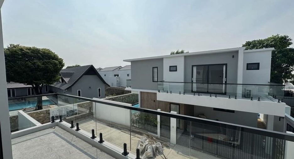 For rent 3 bedrooms villa in Bang Lamung, Chonburi