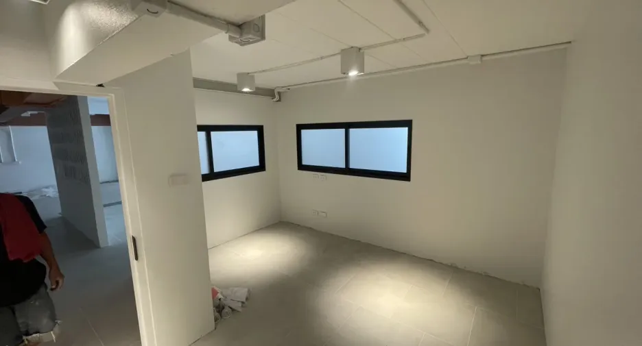 For sale and for rent 10 bedrooms retail Space in Khan Na Yao, Bangkok