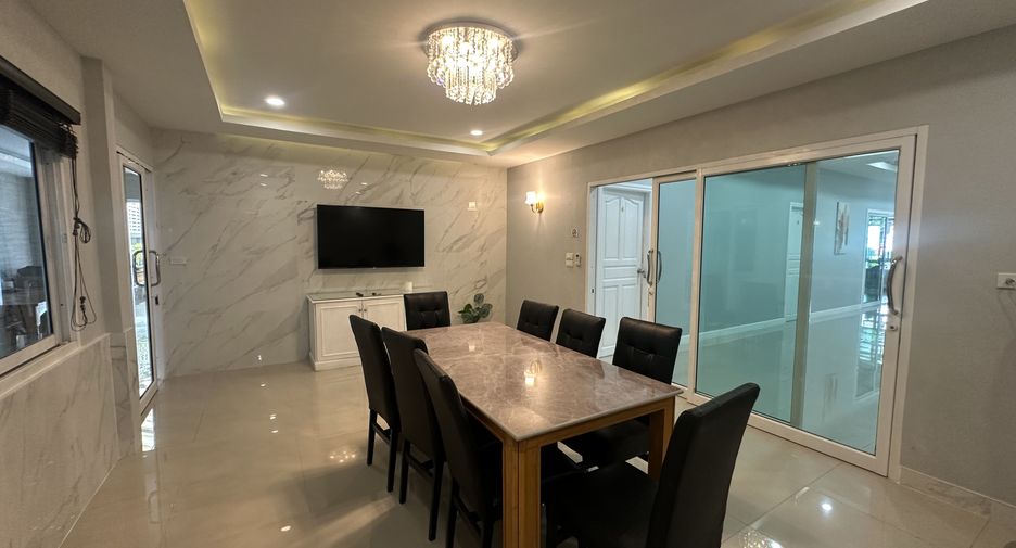 For rent 6 bedrooms villa in Saraphi, Chiang Mai
