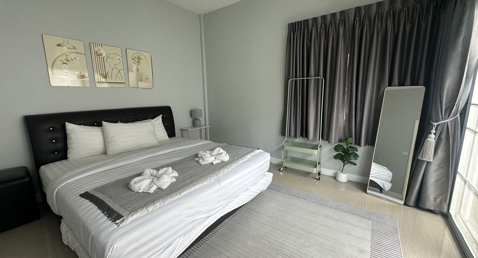 For rent 6 bedrooms villa in Saraphi, Chiang Mai