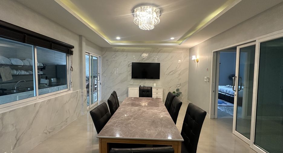 For rent 6 bedrooms villa in Saraphi, Chiang Mai