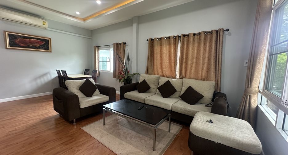 For rent 6 bedrooms villa in Saraphi, Chiang Mai
