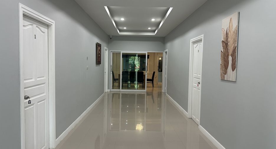 For rent 6 bedrooms villa in Saraphi, Chiang Mai