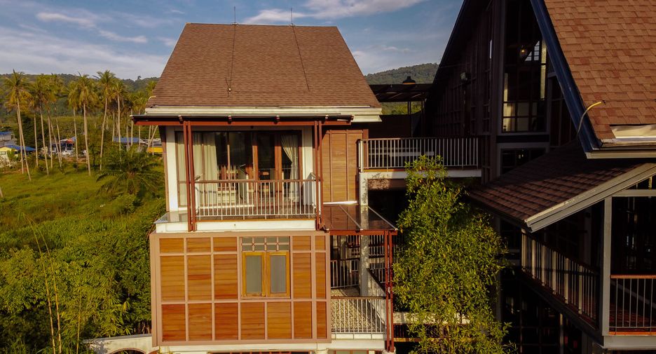 For sale 6 bedrooms villa in Mueang Krabi, Krabi