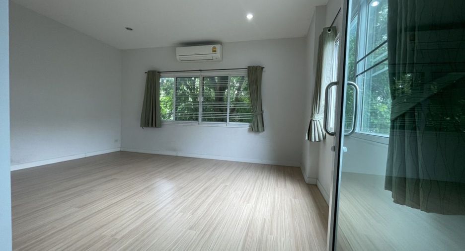 For rent 3 bedrooms townhouse in Mueang Chiang Mai, Chiang Mai