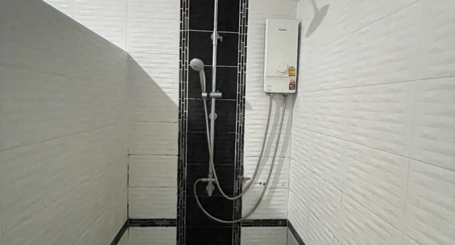 For rent 3 bedrooms townhouse in Mueang Chiang Mai, Chiang Mai