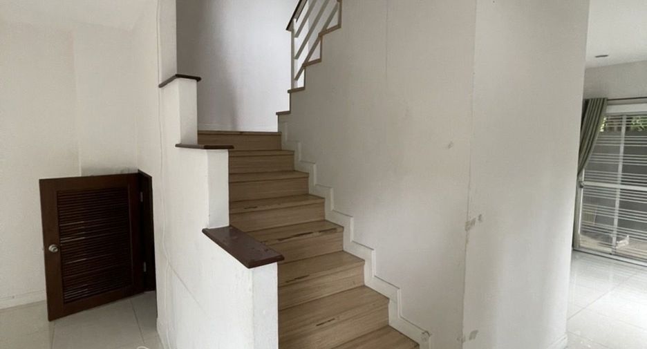 For rent 3 bedrooms townhouse in Mueang Chiang Mai, Chiang Mai