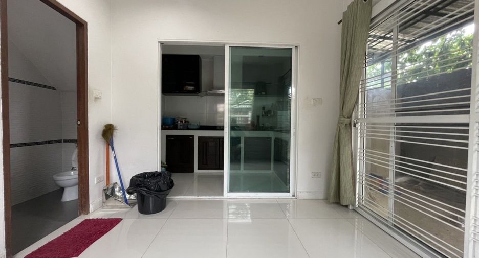 For rent 3 bedrooms townhouse in Mueang Chiang Mai, Chiang Mai