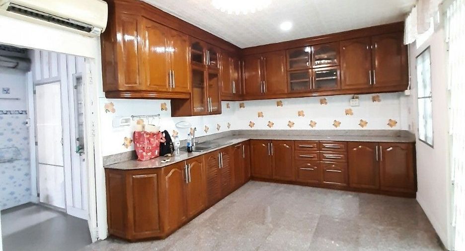 For sale 5 bedrooms house in Bueng Kum, Bangkok