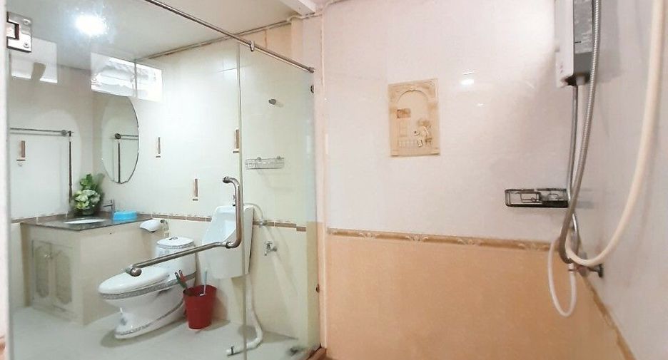 For sale 5 bedrooms house in Bueng Kum, Bangkok