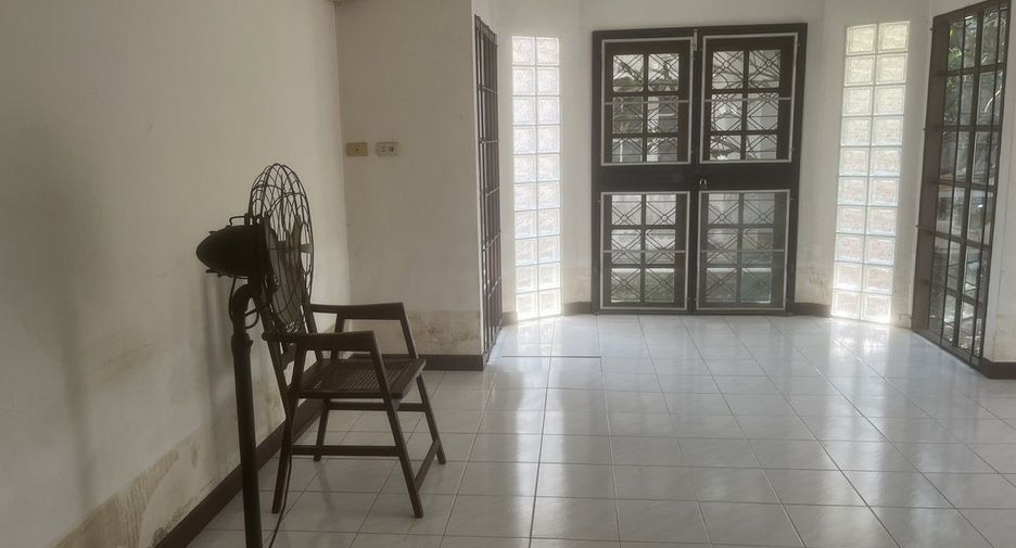 For sale 3 bedrooms house in Don Mueang, Bangkok