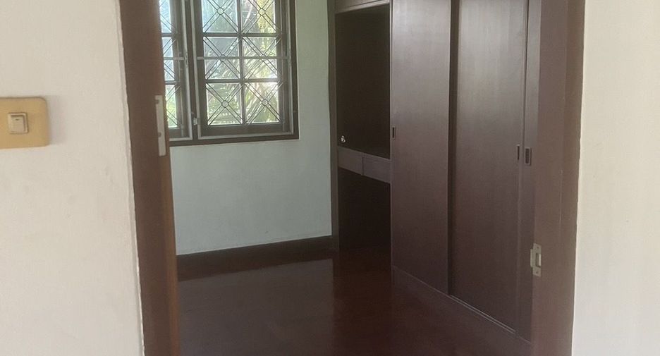 For sale 3 bedrooms house in Don Mueang, Bangkok