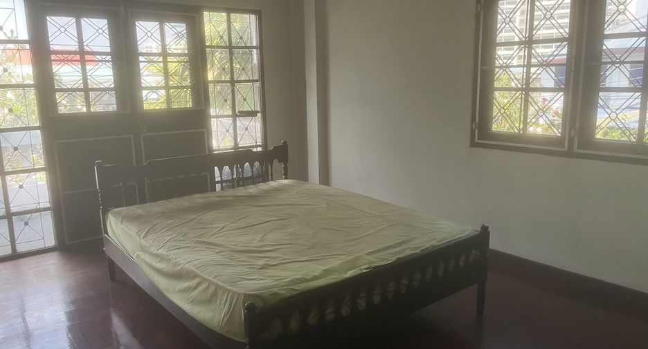 For sale 3 bedrooms house in Don Mueang, Bangkok