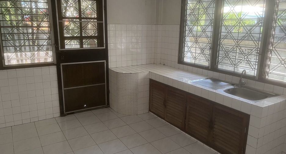 For sale 3 bedrooms house in Don Mueang, Bangkok