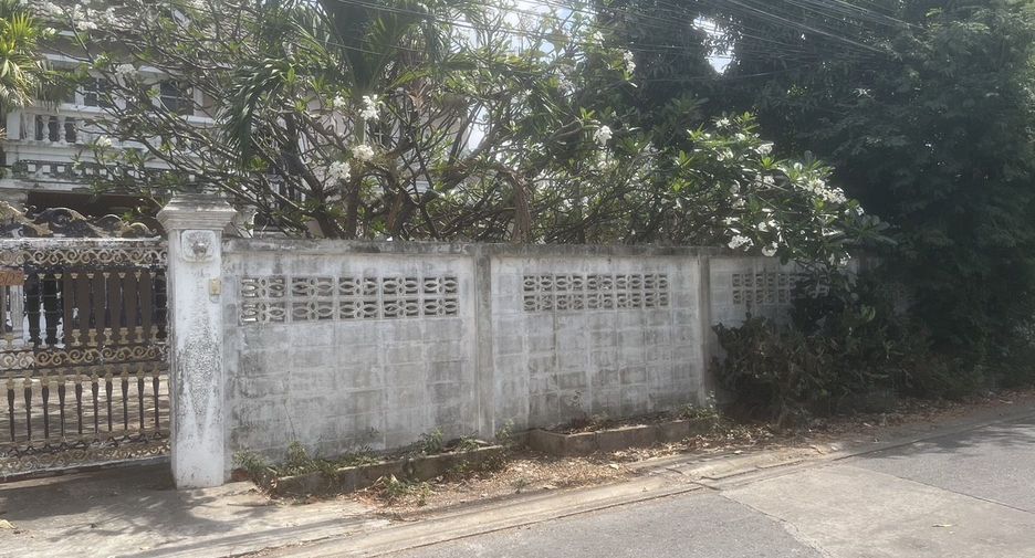 For sale 3 bedrooms house in Don Mueang, Bangkok