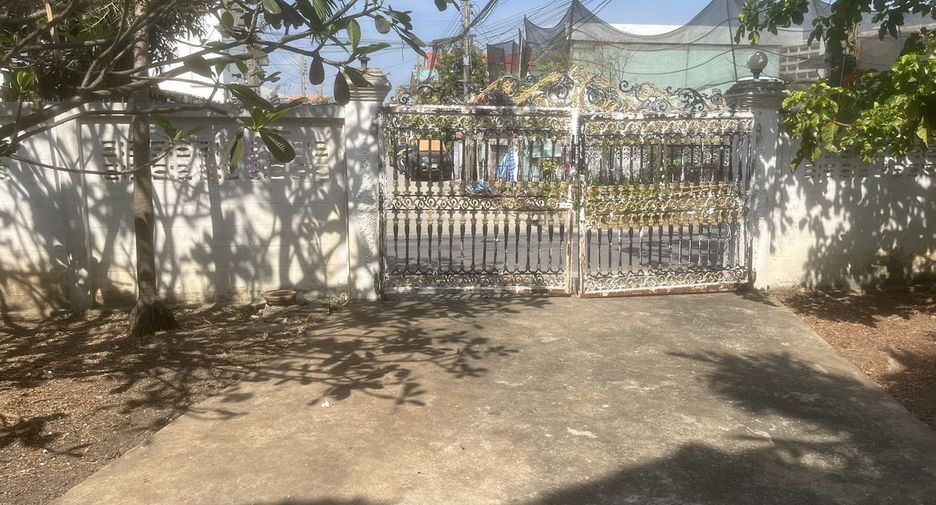 For sale 3 bedrooms house in Don Mueang, Bangkok
