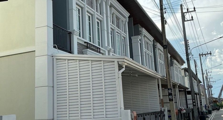 For rent 4 bedrooms townhouse in Mueang Chiang Mai, Chiang Mai