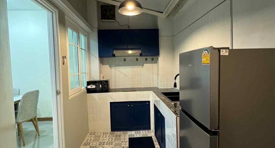 For rent 4 bedrooms townhouse in Mueang Chiang Mai, Chiang Mai