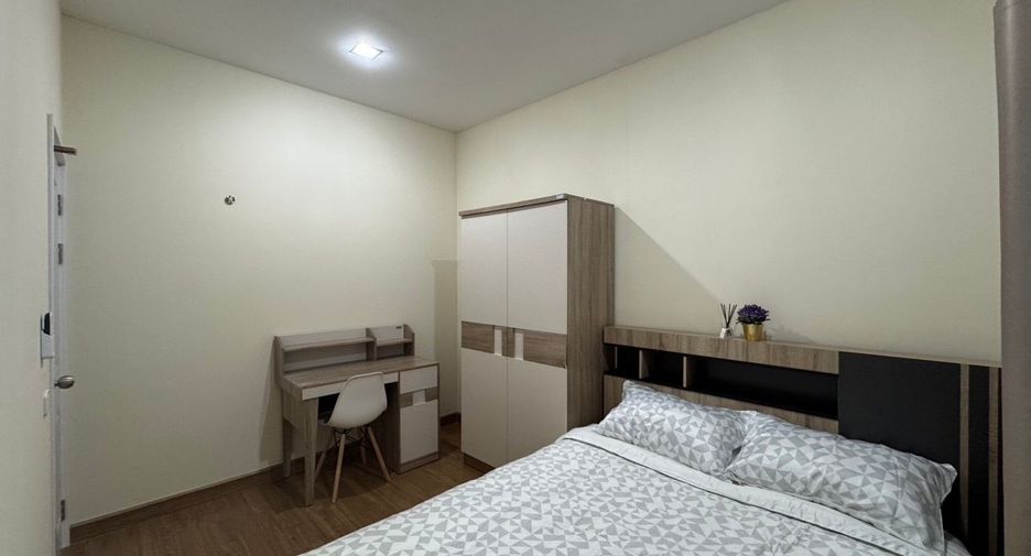 For rent 4 bedrooms townhouse in Mueang Chiang Mai, Chiang Mai