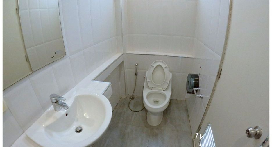 For rent 3 bedrooms townhouse in Mueang Chiang Mai, Chiang Mai