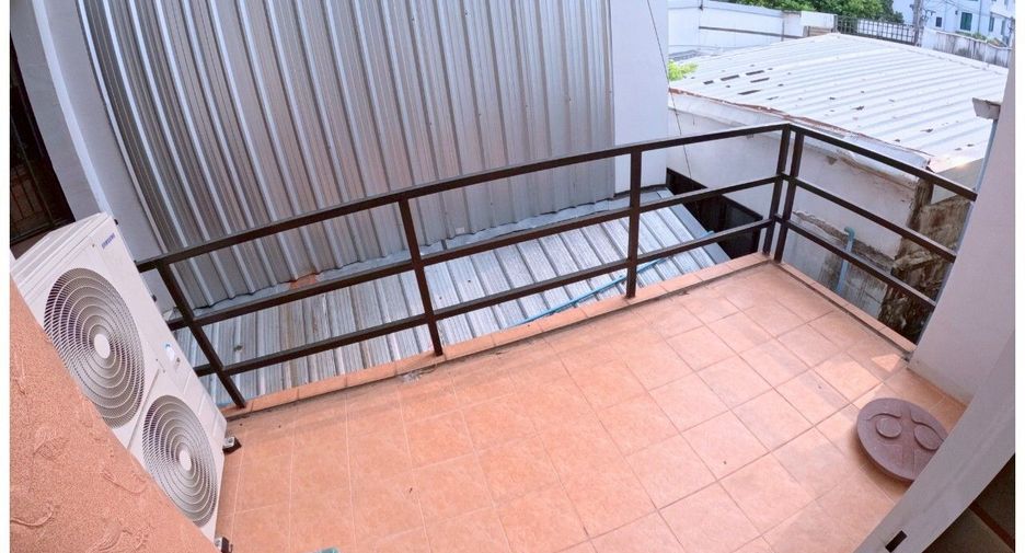 For rent 3 bedrooms townhouse in Mueang Chiang Mai, Chiang Mai