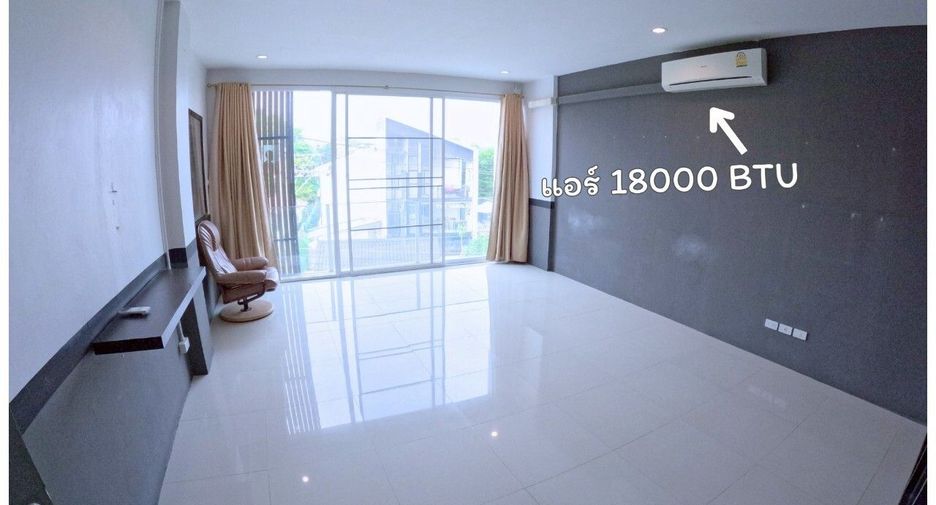 For rent 3 bedrooms townhouse in Mueang Chiang Mai, Chiang Mai