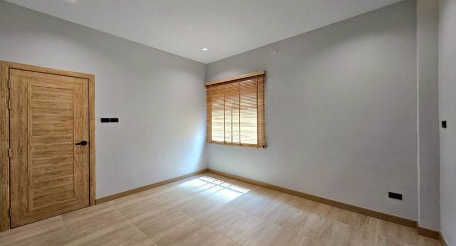 For sale 3 bedrooms house in Saraphi, Chiang Mai