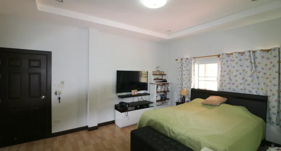 For sale 4 bedrooms house in Phen, Udon Thani