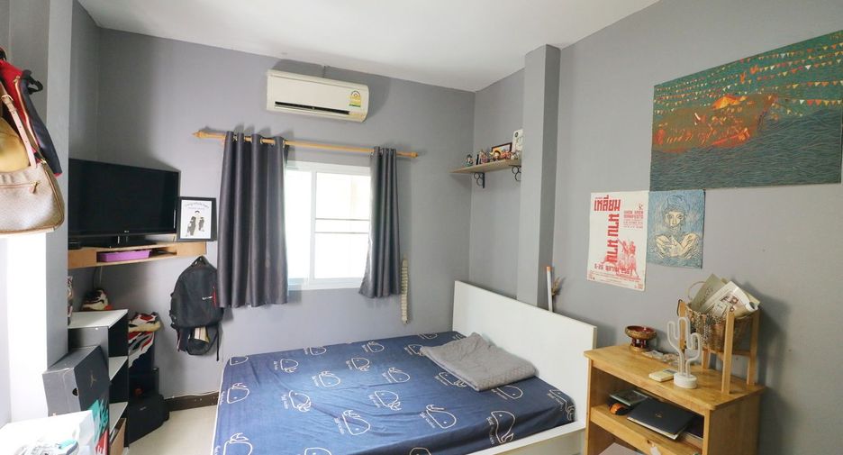 For sale 4 bedrooms house in Phen, Udon Thani