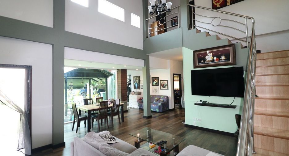 For sale 4 bedrooms house in Phen, Udon Thani