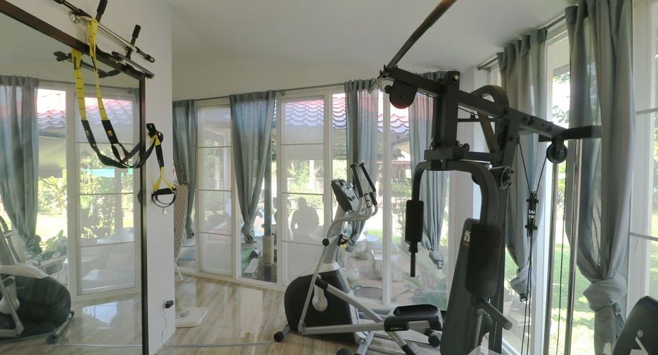 For sale 4 bedrooms house in Phen, Udon Thani