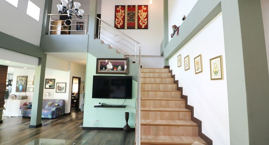 For sale 4 bedrooms house in Phen, Udon Thani
