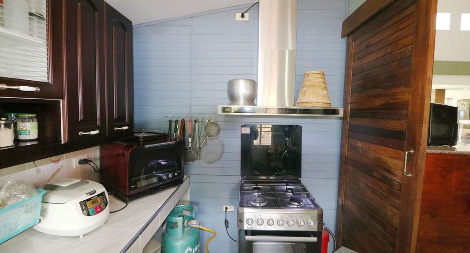 For sale 4 bedrooms house in Phen, Udon Thani