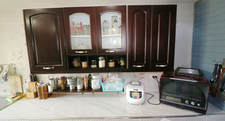 For sale 4 bedrooms house in Phen, Udon Thani