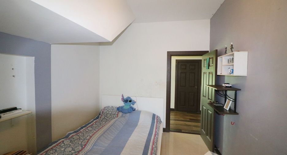 For sale 4 bedrooms house in Phen, Udon Thani