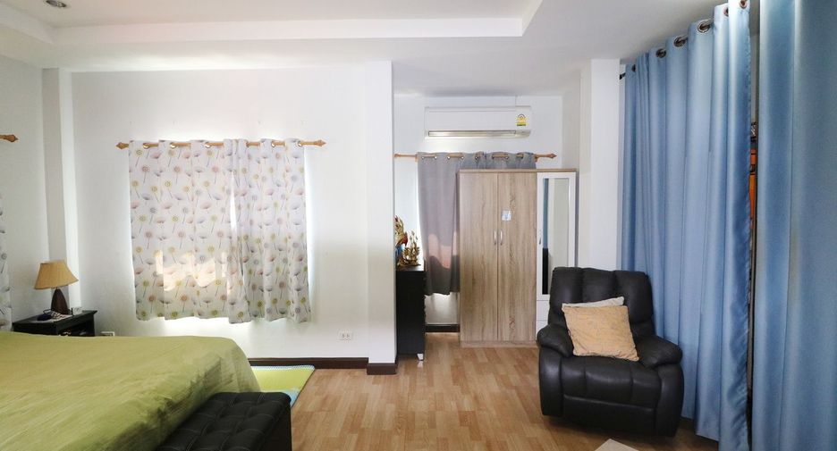 For sale 4 bedrooms house in Phen, Udon Thani
