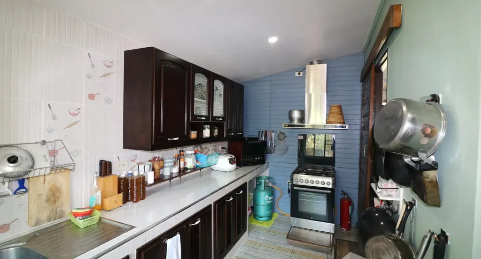 For sale 4 bedrooms house in Phen, Udon Thani