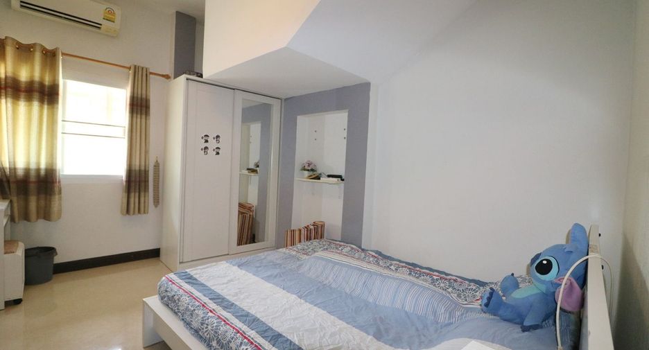 For sale 4 bedrooms house in Phen, Udon Thani
