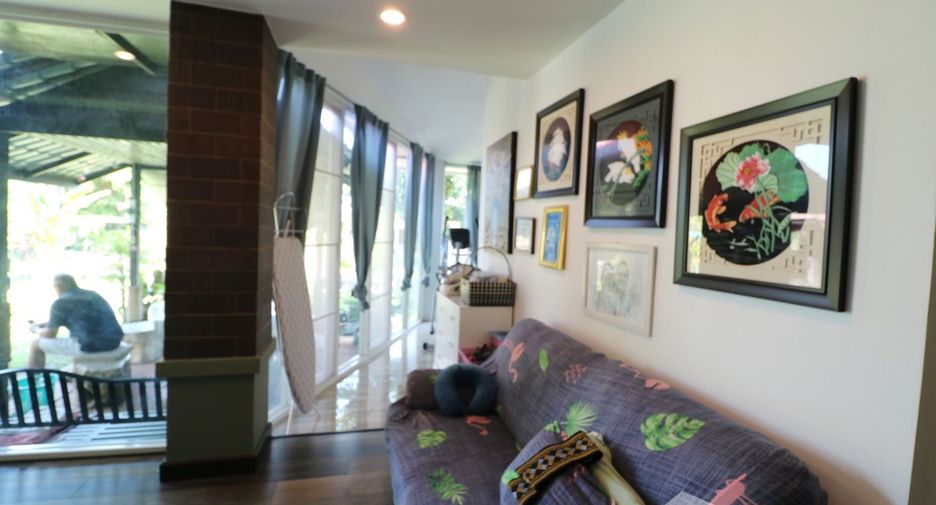 For sale 4 bedrooms house in Phen, Udon Thani