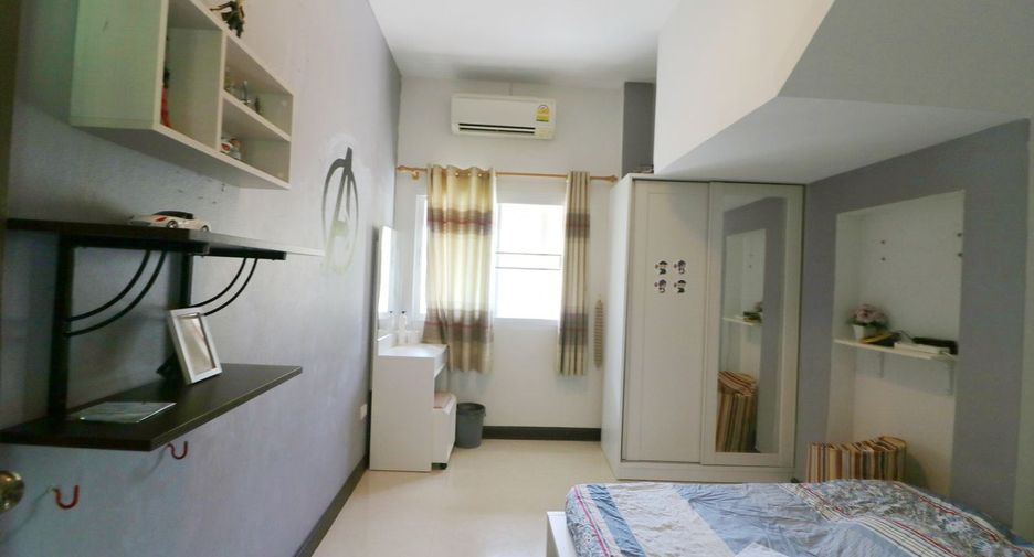 For sale 4 bedrooms house in Phen, Udon Thani