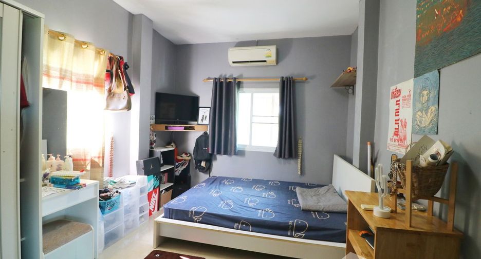 For sale 4 bedrooms house in Phen, Udon Thani