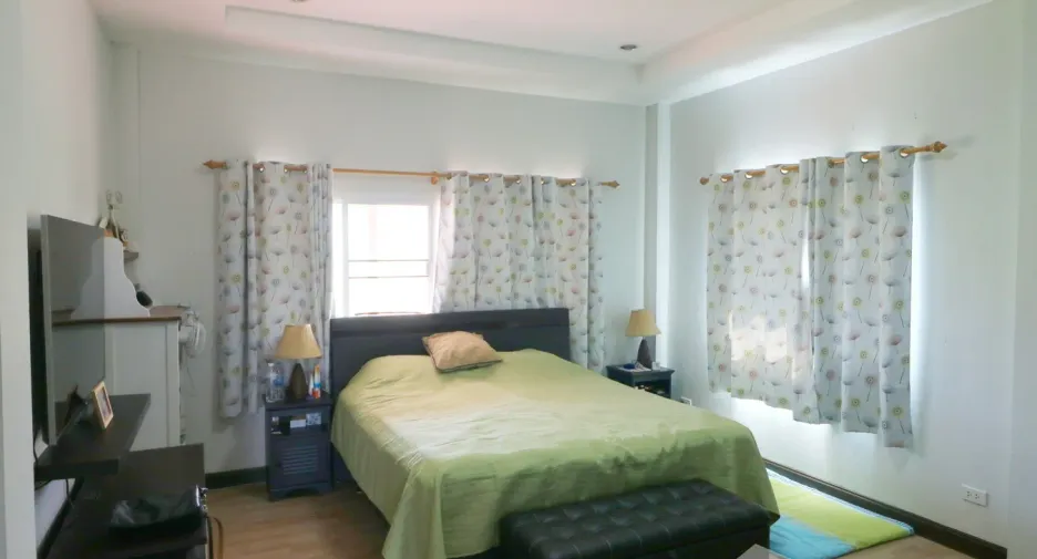 For sale 4 bedrooms house in Phen, Udon Thani