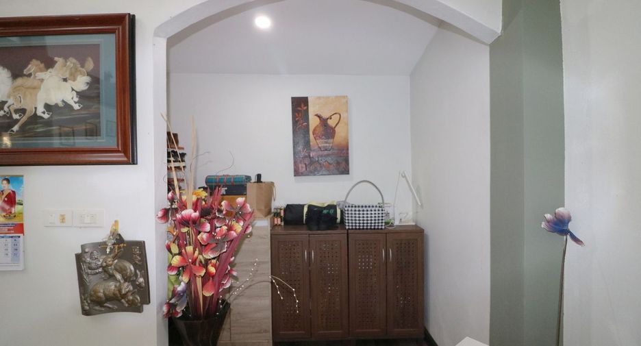 For sale 4 bedrooms house in Phen, Udon Thani