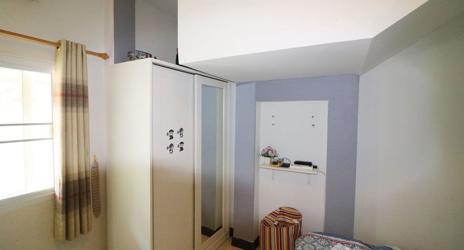 For sale 4 bedrooms house in Phen, Udon Thani
