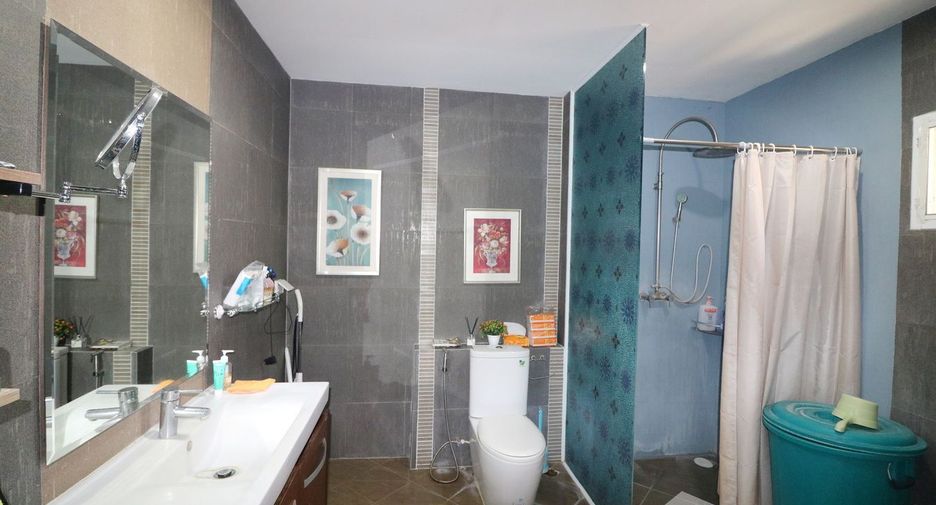 For sale 4 bedrooms house in Phen, Udon Thani