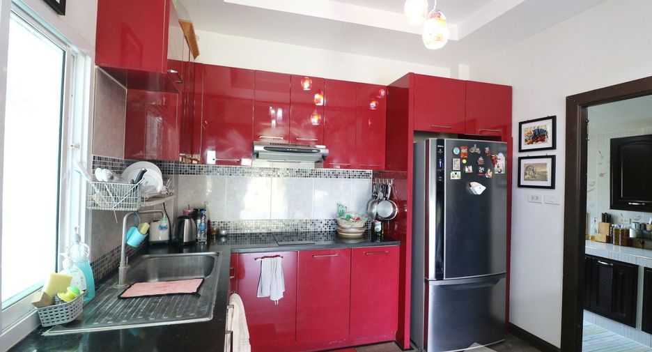 For sale 4 bedrooms house in Phen, Udon Thani