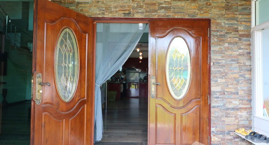 For sale 4 bedrooms house in Phen, Udon Thani